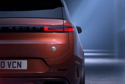 レンジローバー スポーツSVカーボン：シャープなリアライトシグネチャー