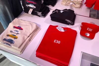 E30の文字だけだと、知らない人には何のことか分からないTシャツやキャップ