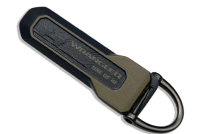 Jeepラングラー アンリミテッド スポーツ ’41 エディション：成約プレゼントのJEEP®︎×POLeRキャップ＆バッグ＋キーホルダーセット