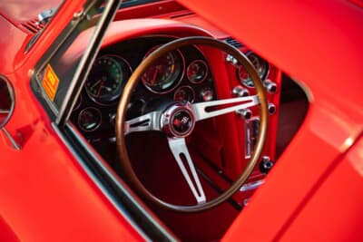 24万800ドル（邦貨換算約3580万円）で落札されたシボレー「コルベット スティングレイ 427」C）Courtesy of RM Sotheby's