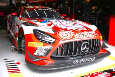 初音ミクが描かれたメルセデスAMG GT3