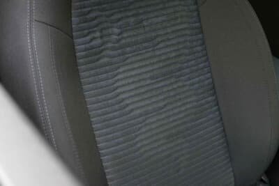 アルファ ロメオ ジュニア：シート背面に描かれたビショーネの存在感が引き立つ