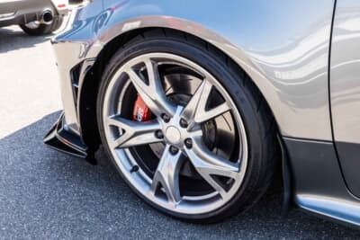 トヨタ GRヤリス:日産Z34型フェアレディZのフロント用ホイールをチョイス