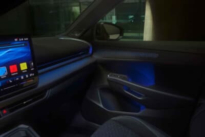 フォルクスワーゲンT-Roc：アンビエントライトの採用でラウンジのような落ち着きある空間