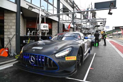 小高・中山両選手がドライブするメルセデスAMG