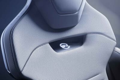 レンジローバー スポーツSVカーボン：ボディ＆ソウルシートでサウンドを聴き、ビートを感じる