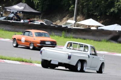 日産 サニートラック：6輪はホイールベースが長く曲がりにくそうに思えるが、コーナーをスムースに走り抜ける