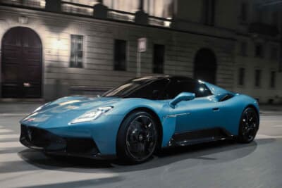 マセラティMCプーラ:ガラスルーフはワンタッチで透明/不透明の切り替えが可能