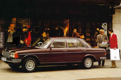 1976年1月、スリムで軽快なスタイルの2代目W123が登場。写真は横広の異形角2灯式ヘッドライトの6気筒モデル