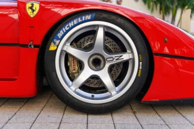 1100万5000ドル（邦貨換算約16億3600万円）で落札されたフェラーリ「F40コンペティツィオーネ」（C）Courtesy of RM Sotheby's