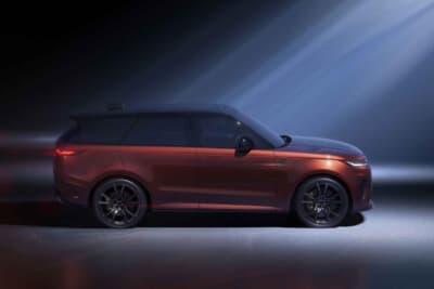 レンジローバー スポーツSVカーボン：新しいSVモード採用でロール＆ピッチ剛性や減衰力調整を可能とする