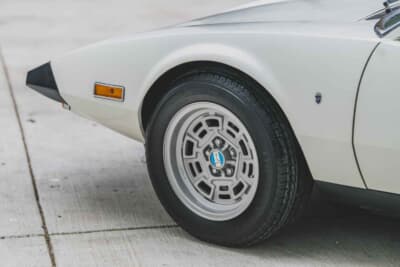 24万6400ドル（邦貨換算約3630万円）で落札されたデ・トマソ「パンテーラL」（C）Courtesy of RM Sotheby's