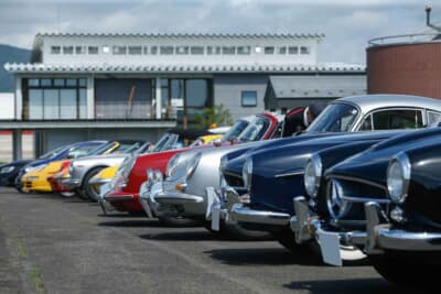 2日目の第一練習会場、福島スカイパークに集まった参加車両