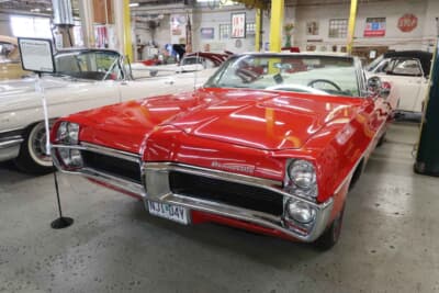 1967年 ポンティアック ボンネビル：フルサイズのハードトップやコンバーティブル。1958年に登場し、この1967年式は第4世代にあたる。グリルが小型化されたのが特徴だ