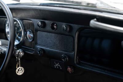 33万5000ドル（邦貨換算約4940万円）で落札されたフォルクスワーゲン「ビートル リムジン」C）Courtesy of RM Sotheby's