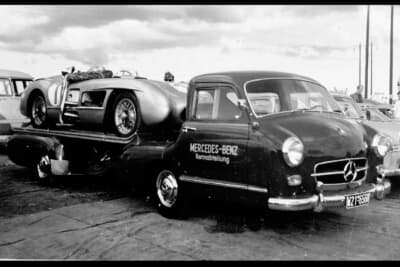 ブルーワンダーのドアにはRennabteilung（レース部門）と明示された。写真はレースで活躍中のブルーワンダー