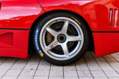 1100万5000ドル（邦貨換算約16億3600万円）で落札されたフェラーリ「F40コンペティツィオーネ」（C）Courtesy of RM Sotheby's