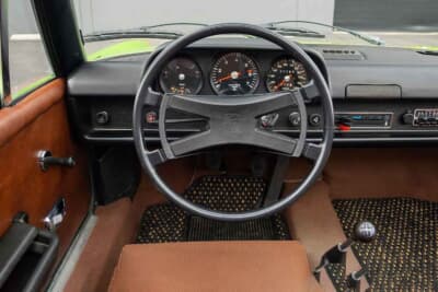 オークション終了後に6万4400ドル（邦貨換算約950万円）で販売されたポルシェ「914」（C）Courtesy of Broad Arrow