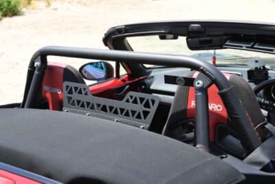 マツダ ロードスター：ロールゲージが横転時に乗員を守る