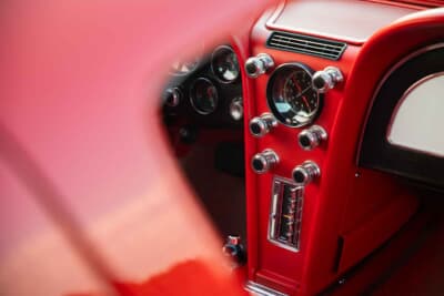 24万800ドル（邦貨換算約3580万円）で落札されたシボレー「コルベット スティングレイ 427」C）Courtesy of RM Sotheby's