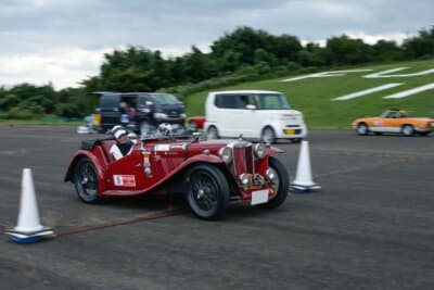 福島スカイパークの長い滑走路の直線を生かした「線踏み」