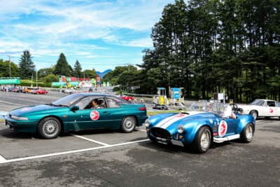 スバル アルシオーネSVX（左）とスーパーフォーマンス コブラ Mk III ロードスター