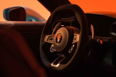 マセラティMCプーラ:シンプルに操作系をまとめ上げたパドルシフトステアリング