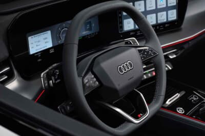 アウディQ3スポーツバック:ステアリングの2本のレバーは右がギアセレクターで左が灯火類とワイパーレバー