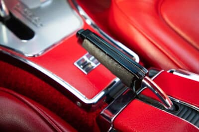 24万800ドル（邦貨換算約3580万円）で落札されたシボレー「コルベット スティングレイ 427」C）Courtesy of RM Sotheby's