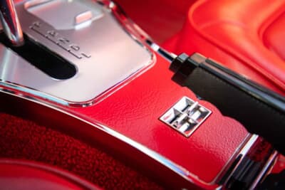 24万800ドル（邦貨換算約3580万円）で落札されたシボレー「コルベット スティングレイ 427」C）Courtesy of RM Sotheby's