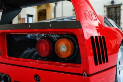 1100万5000ドル（邦貨換算約16億3600万円）で落札されたフェラーリ「F40コンペティツィオーネ」（C）Courtesy of RM Sotheby's