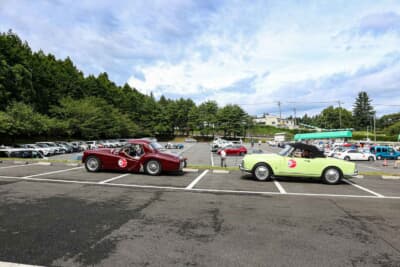 トライアンフ TR2（左）、アルファ ロメオ ジュリエッタ スパイダー 750