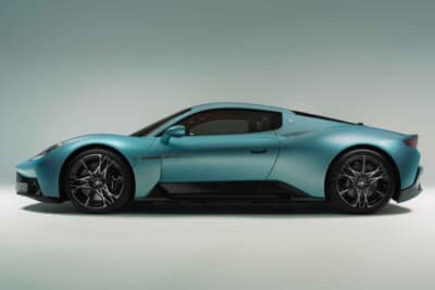 マセラティMCプーラ:ルーフを閉じて不透明にすることでクーペ感覚を堪能できる