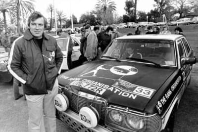 1977年のロンドン〜シドニー・マラソンラリーで優勝した、アンドリュー・コーワンとアンソニー・フォークスのチームと280E（W123）