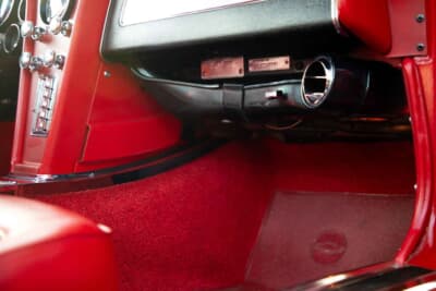 24万800ドル（邦貨換算約3580万円）で落札されたシボレー「コルベット スティングレイ 427」C）Courtesy of RM Sotheby's