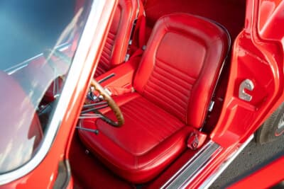 24万800ドル（邦貨換算約3580万円）で落札されたシボレー「コルベット スティングレイ 427」C）Courtesy of RM Sotheby's