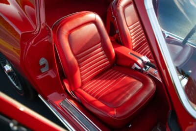 24万800ドル（邦貨換算約3580万円）で落札されたシボレー「コルベット スティングレイ 427」C）Courtesy of RM Sotheby's