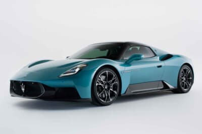 マセラティMCプーラ:陽の光で虹のように色合いが変化する新色のAIアクアレインボーカラー