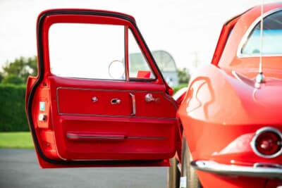 24万800ドル（邦貨換算約3580万円）で落札されたシボレー「コルベット スティングレイ 427」C）Courtesy of RM Sotheby's