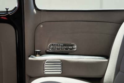 33万5000ドル（邦貨換算約4940万円）で落札されたフォルクスワーゲン「ビートル リムジン」C）Courtesy of RM Sotheby's