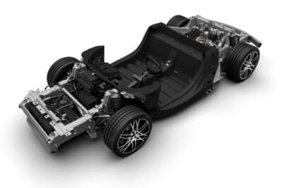 マセラティMCプーラ:バスタブ型カーボンモノコックを採用