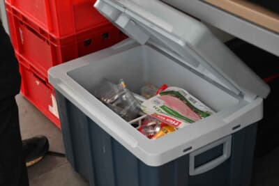 メディアセンターまで大型クーラーボックスを持って来るのも大変