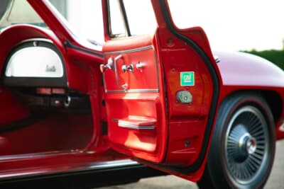 24万800ドル（邦貨換算約3580万円）で落札されたシボレー「コルベット スティングレイ 427」C）Courtesy of RM Sotheby's