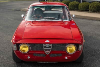 22万ドル(邦貨換算約3240万円)で落札されたアルファ ロメオ「ジュリア スプリントGTA」(C)Courtesy of RM Sotheby's