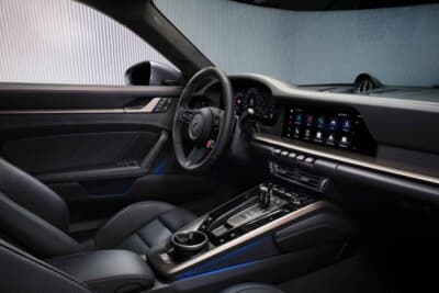 ポルシェ911ターボS:カーボンブレードをネオジムで塗装したエクスクルーシブデザインステアリング