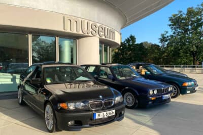 ミュージアム前に並ぶ個人オーナーご自慢の3シリーズ