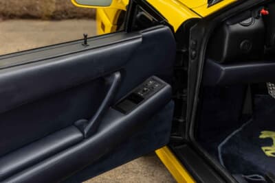 91万2500ドル(邦貨換算約1億3430万円)で落札されたフェラーリ「F512M」(C)Courtesy of RM Sotheby's