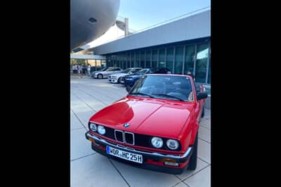 赤いクルマが好きなので、やはりE30も赤が目に入ります