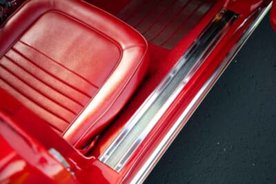 24万800ドル（邦貨換算約3580万円）で落札されたシボレー「コルベット スティングレイ 427」C）Courtesy of RM Sotheby's