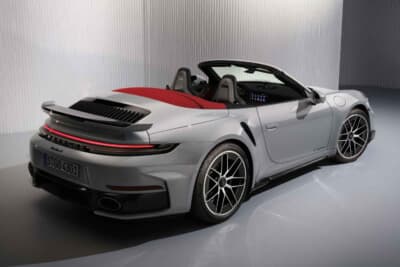 ポルシェ911ターボS:ワイド感を強調するリアフェンダーのベンチレーションダクト